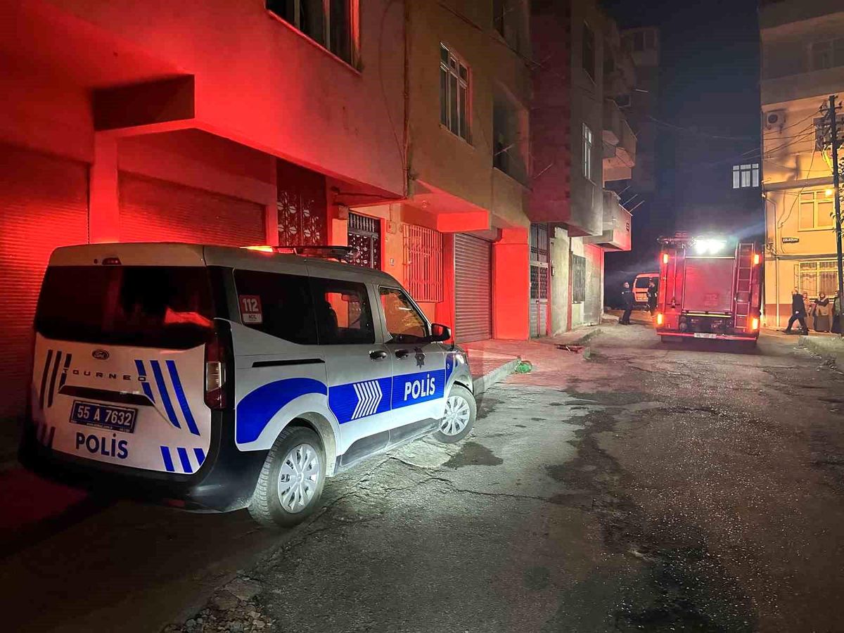 Samsun\'da 3 Katlı Evde Baca Yangını Paniğe Neden Oldu