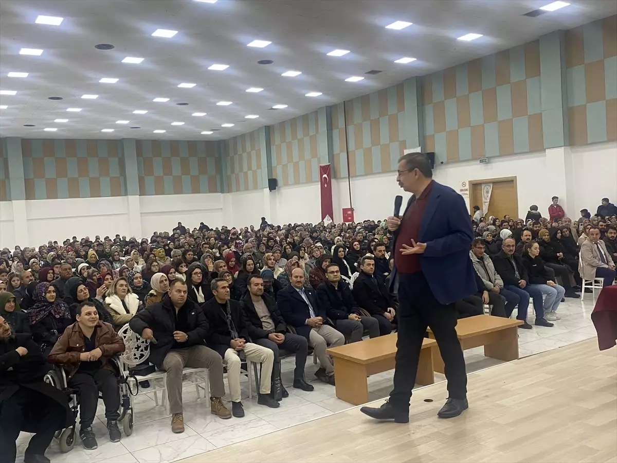 Hayati İnanç\'tan Aile ve Gençlik Konferansı