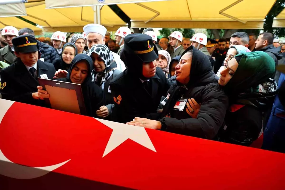 Şehit eşinden yürek yakan ağıt: "Canım eşim, doyamadım"