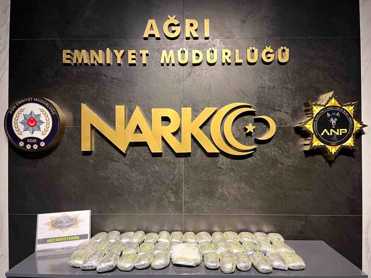 Ağrı\'da Uyuşturucu Operasyonu: 14.5 Kg Metamfetamin Ele Geçirildi
