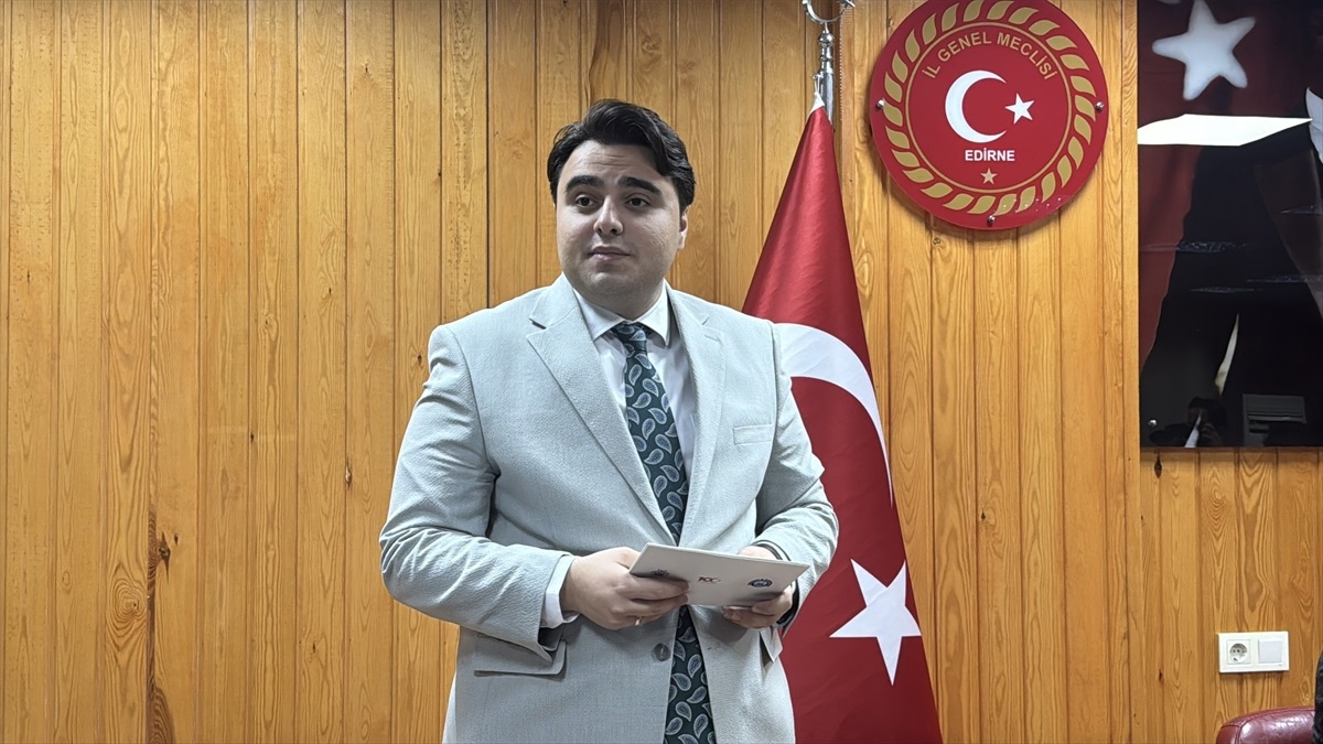 Edirne\'de Köylerde Sıcak Asfalt Çalışmaları Devam Ediyor