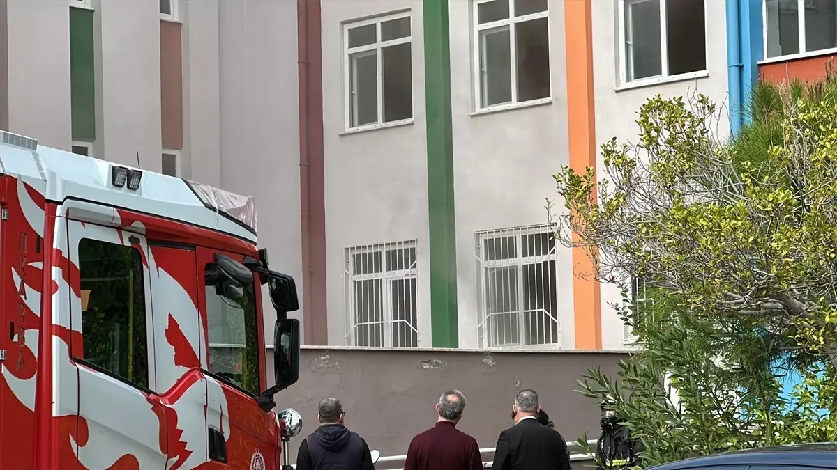 Alanya\'daki Okulda Yangın