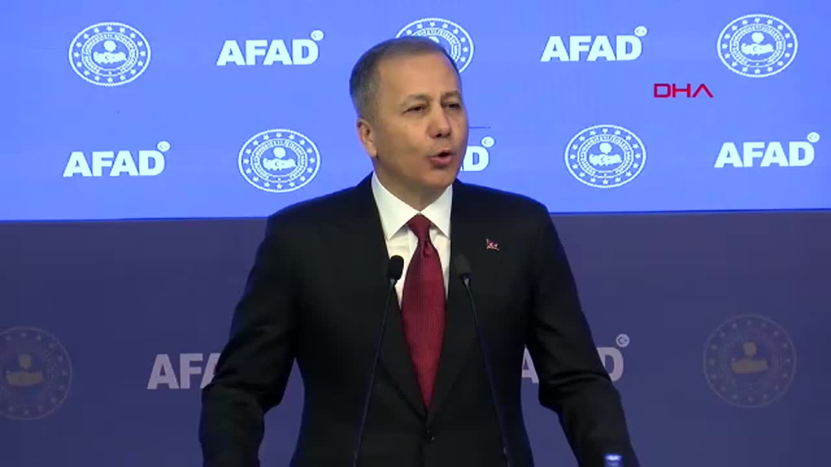 ANKARA -Bakan Yerlikaya, 5 Aralık Dünya Gönüllüler Günü Akreditasyon Arma ve Sertifika Teslim Töreni\'nde konuştu
