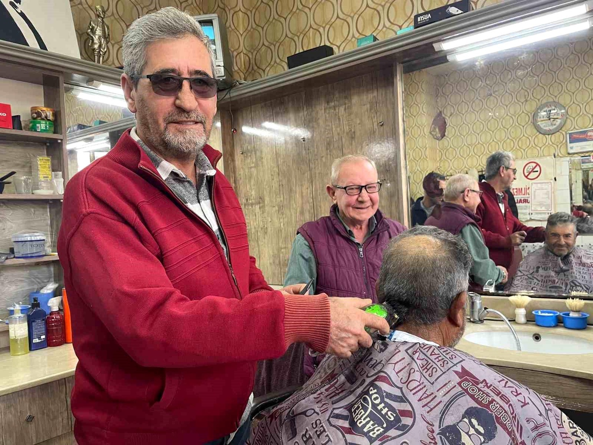 İki Neslin Buluşma Noktası: Berber Dükkanı