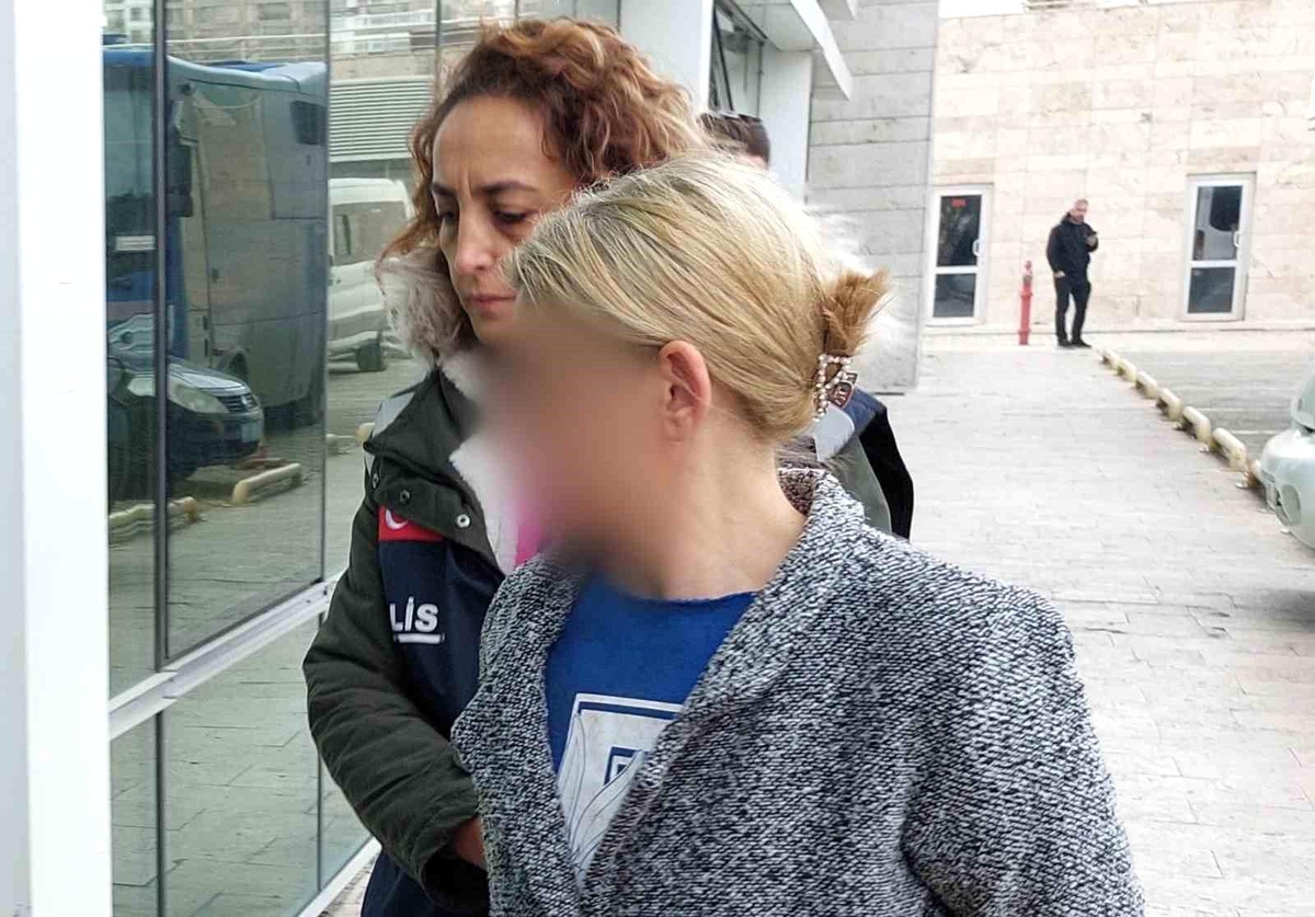 Komşudan gasp: Kar maskeli kadın dehşet saçtı