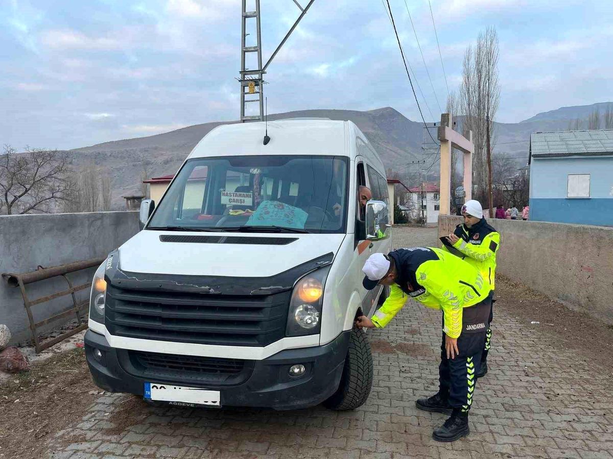 Kars\'ta Okul Servislerine Denetim