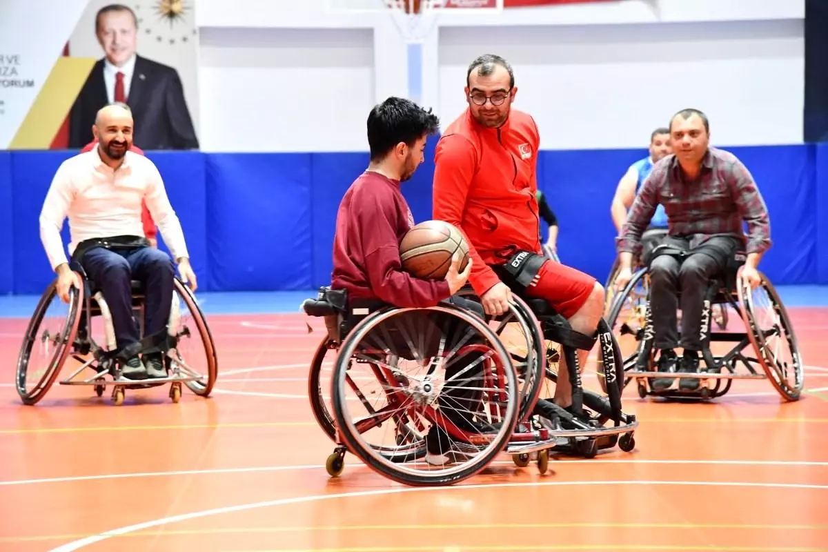 Osmaniye\'de Engelliler İçin Farkındalık Basketbol Maçı Düzenlendi