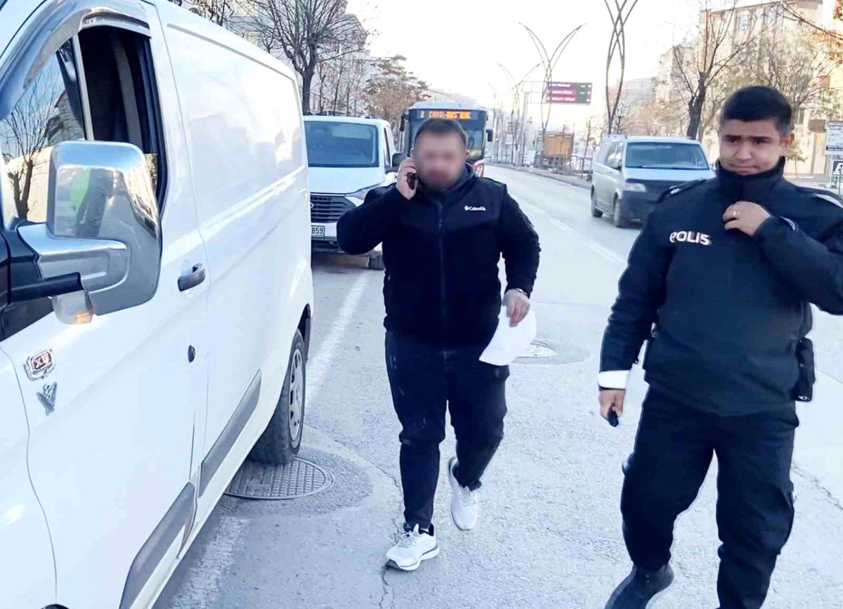 Aksaray\'da Sahte Plaka ile Trafiğe Çıkan Sürücü Yakalandı