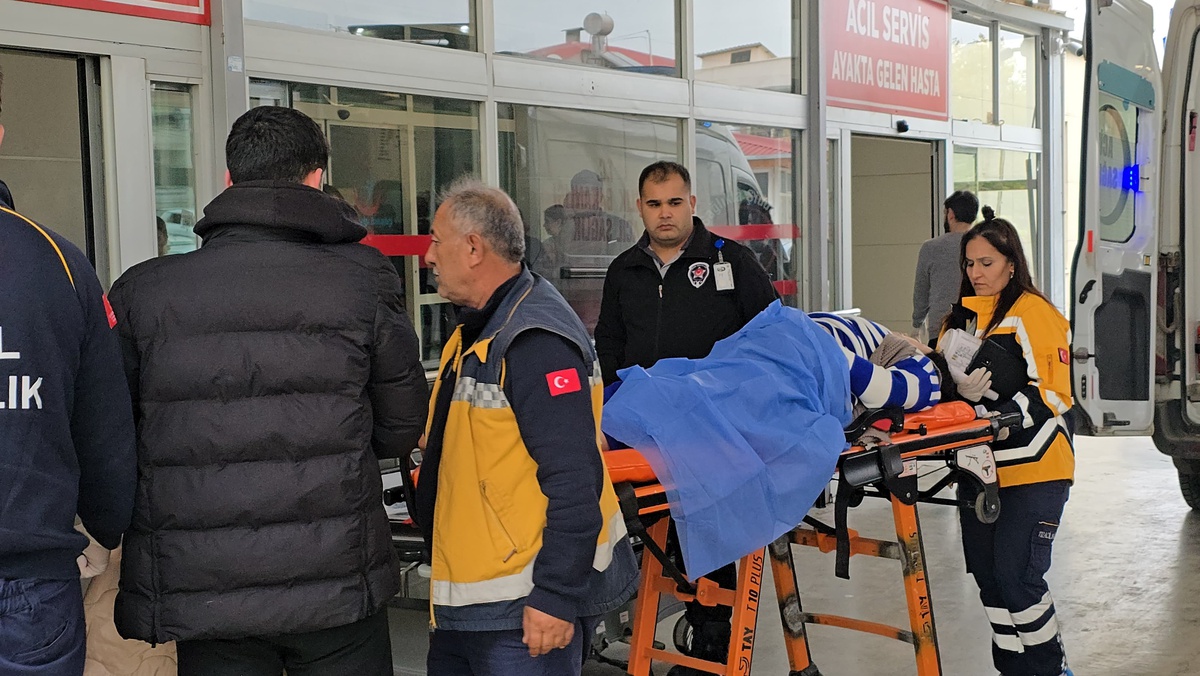 Şehidin cenaze konvoyundaki kazada yaralanan kadın, karnındaki bebeğini kaybetti