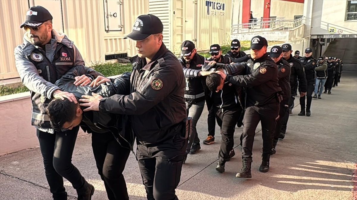 Adana\'da Silah Ticareti Operasyonu: 15 Tutuklama