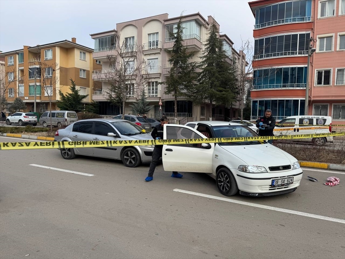 Aksaray\'da çıkan kavgada 1 kişi bıçakla ağır yaralandı