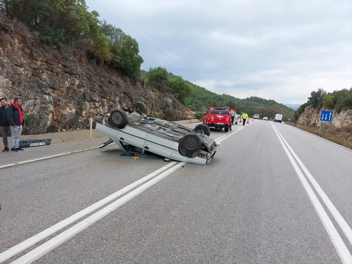 Demre\'de Trafik Kazası: 3 Yaralı