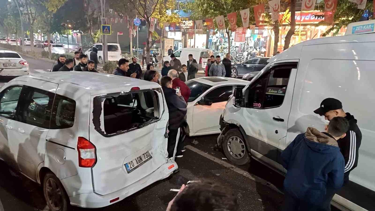 Batman\'da Zincirleme Trafik Kazası: 2 Yaralı