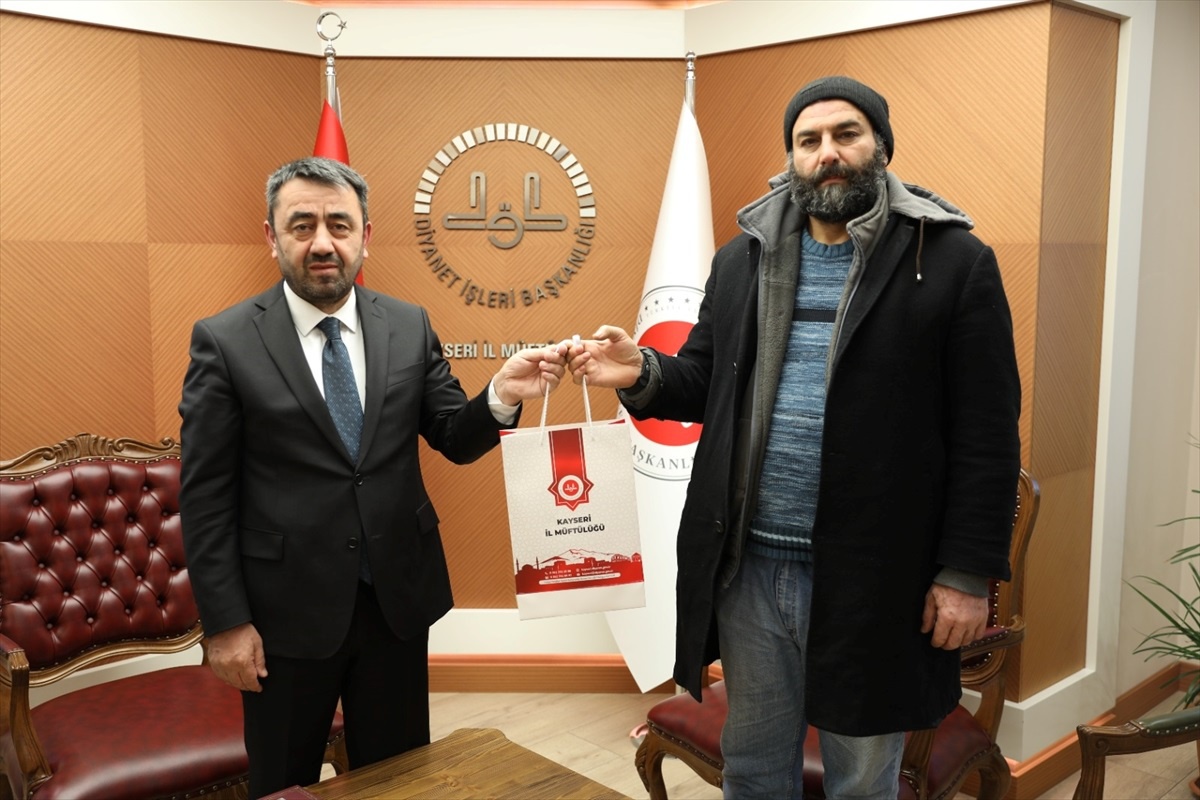 Kayseri\'de Dürüstlük Örneği: Bulunan Çanta İmama Teslim Edildi