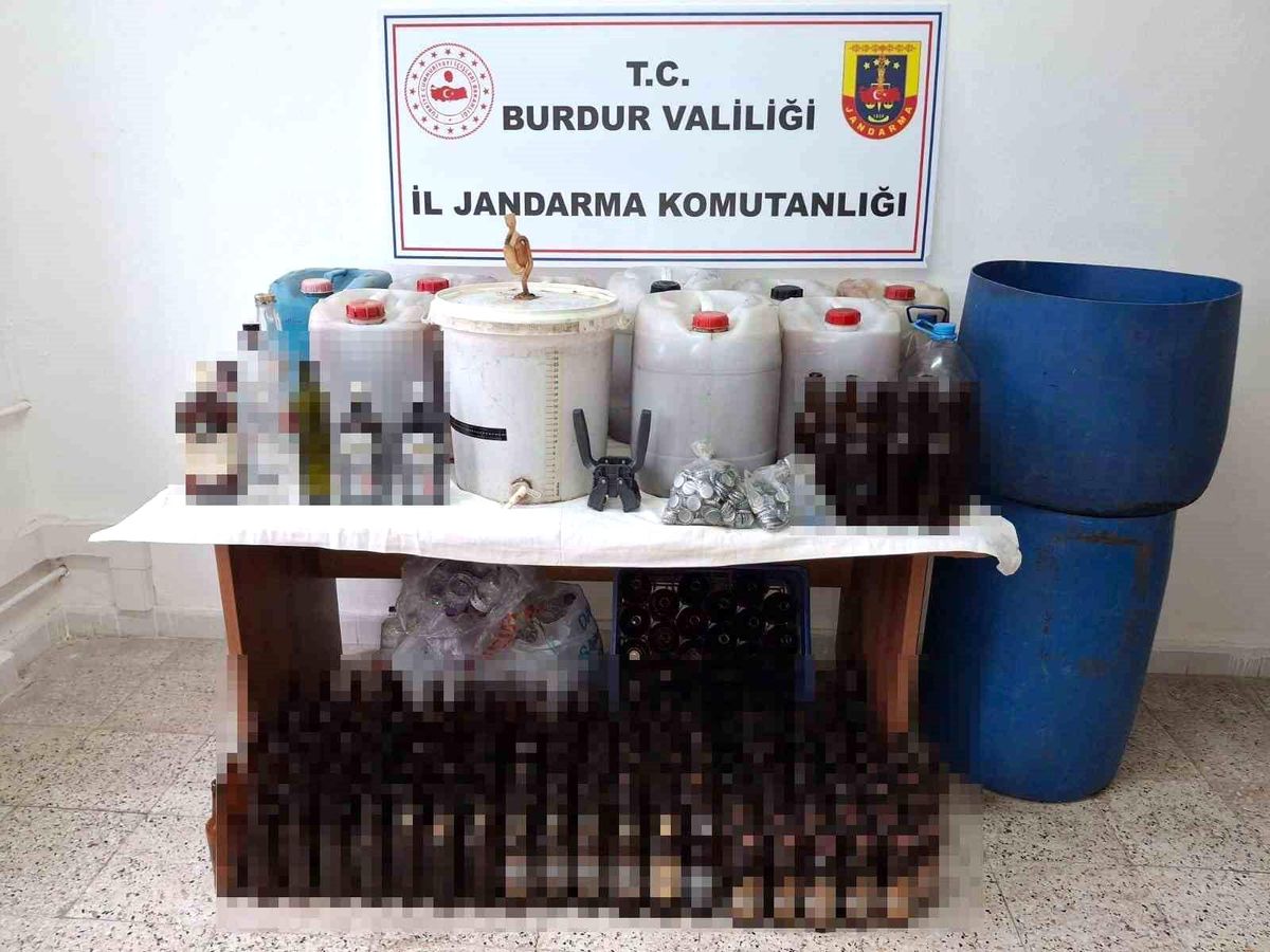 Burdur\'da Kaçak Alkol Operasyonu