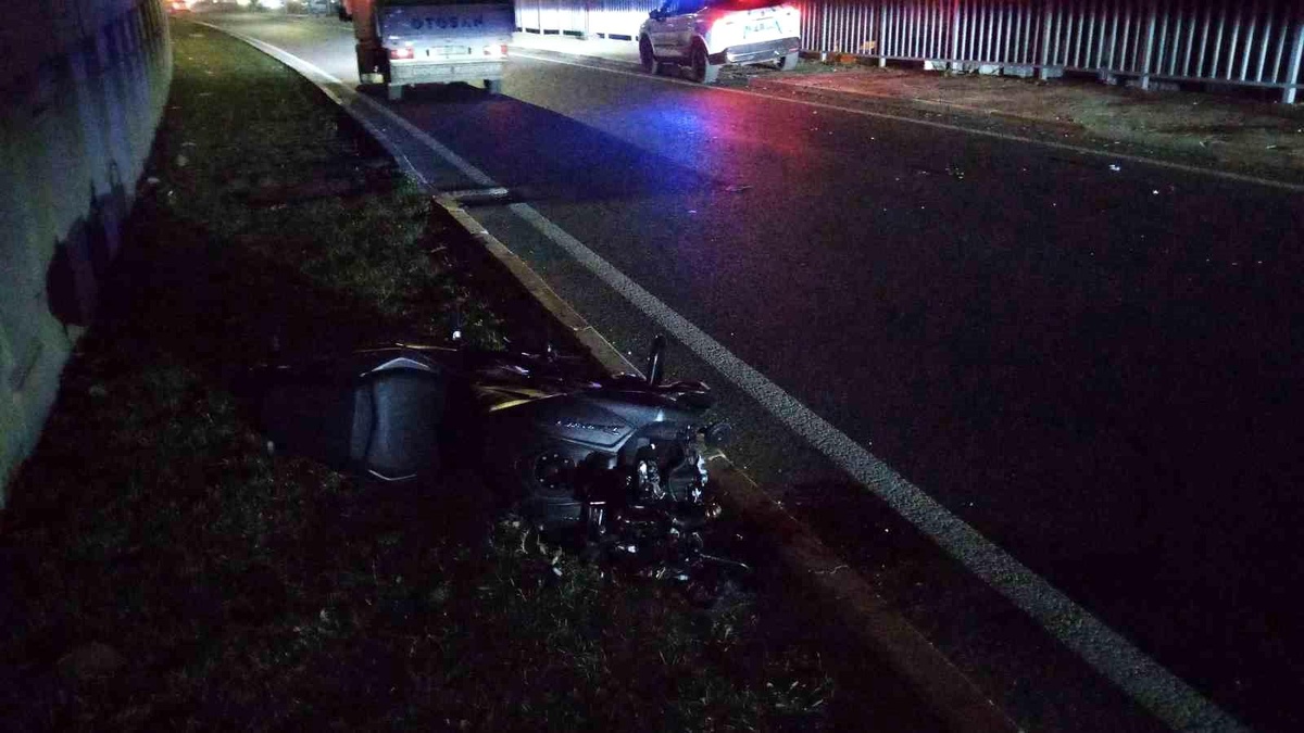 İnegöl\'de Motosiklet Kazası: Sürücü Ağır Yaralı