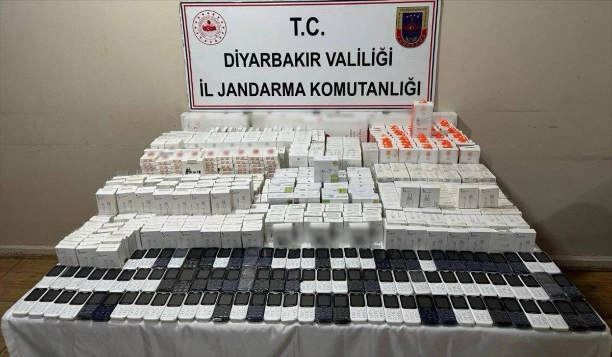 Diyarbakır\'da Gümrük Kaçağı Telefonlar Ele Ge geçti