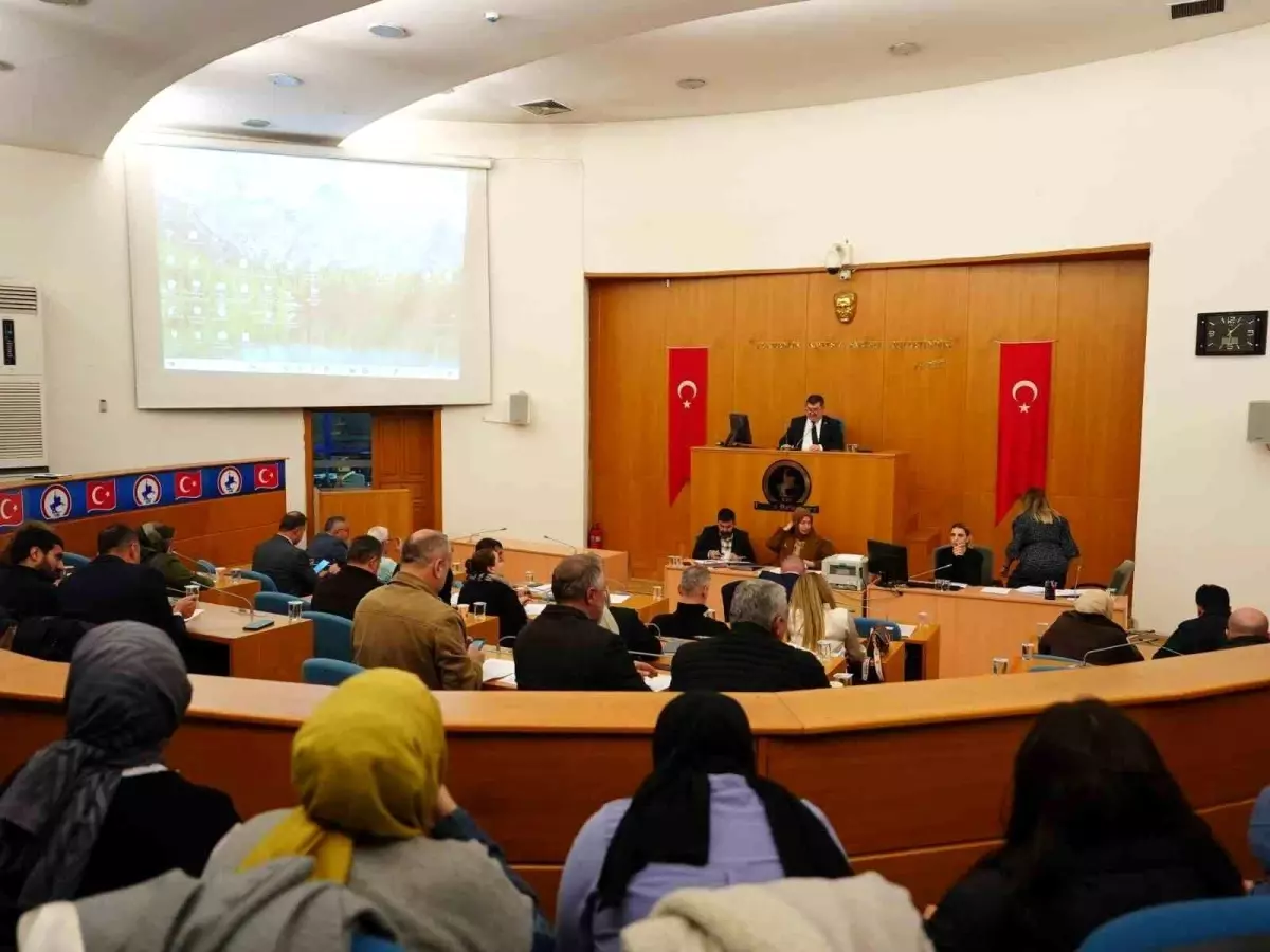 Düzce Belediyesi Aralık Meclis Toplantısında Krediler ve Tiyatro Yönetmeliği Karara Bağlandı