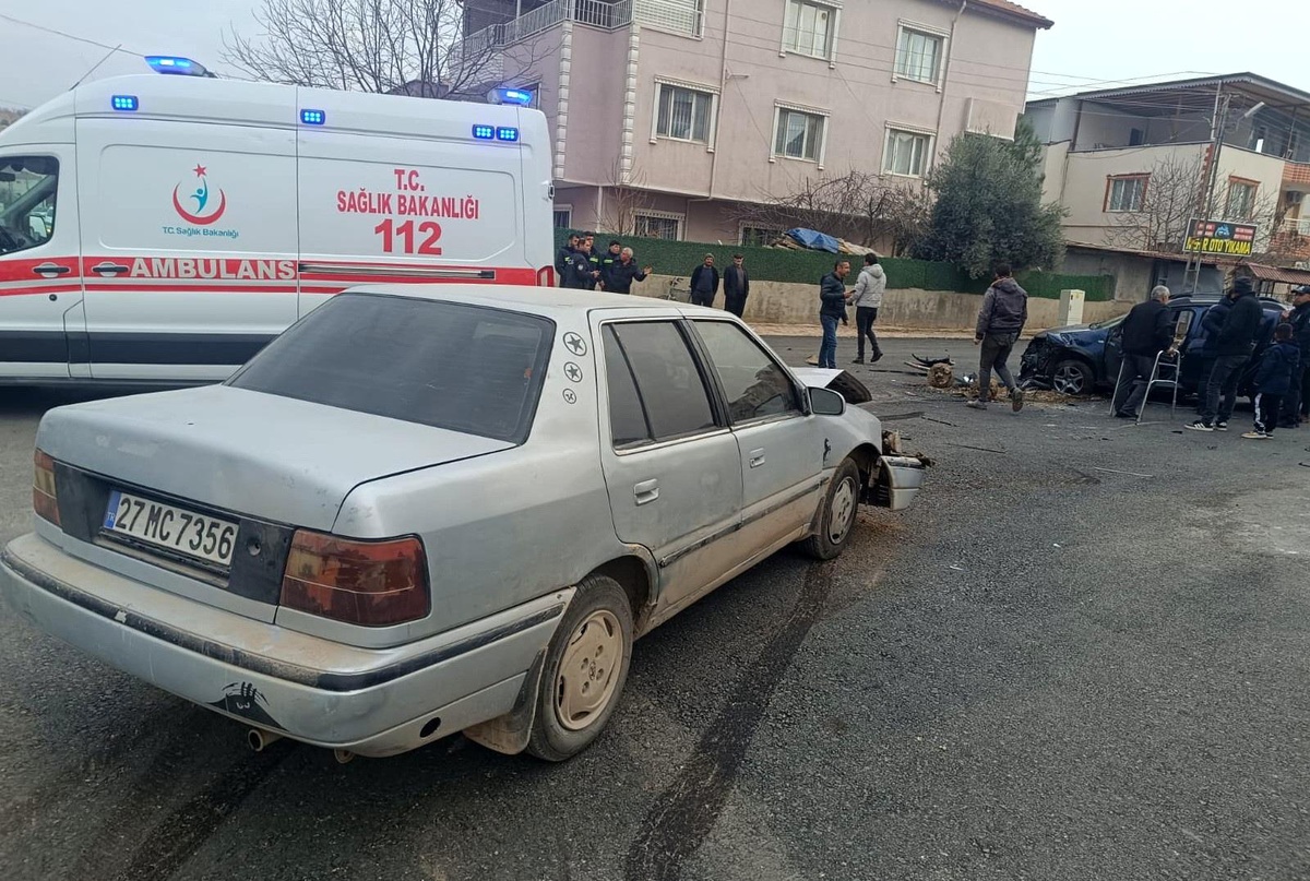 Adıyaman\'da Trafik Kazası: 2 Yaralı
