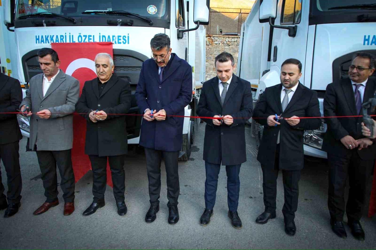 Hakkari\'ye Yeni Katı Atık Toplama Araçları