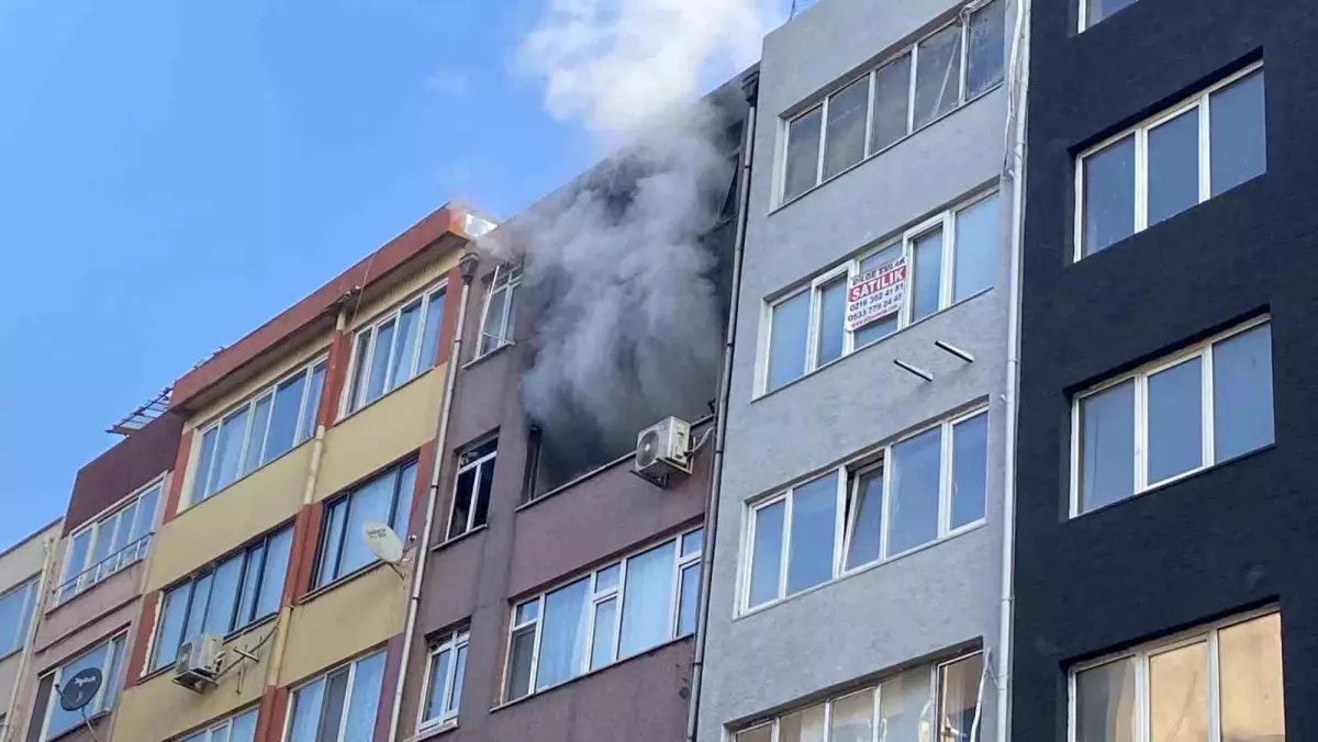 Kadıköy\'de Apartmanda Yangın