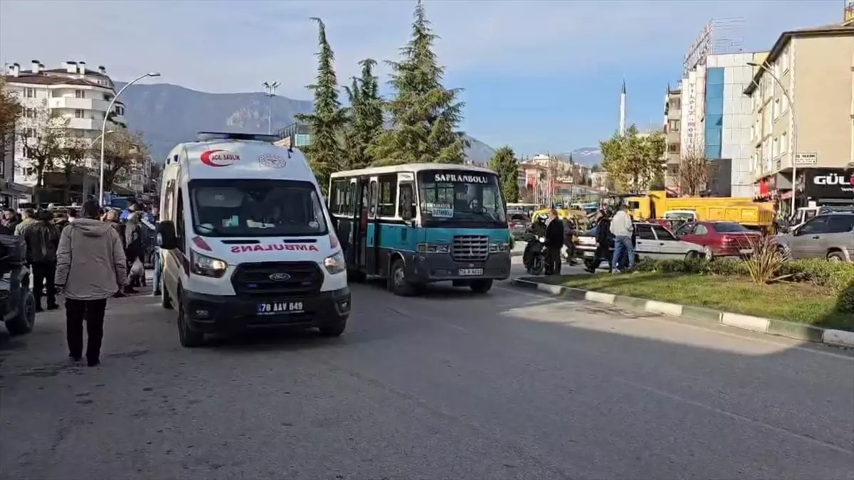 Minibüs Yaya Çarptı: Bir Yaralı