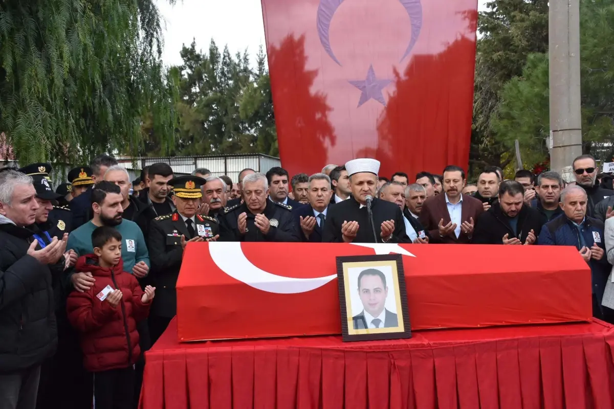 Seferihisar\'daki saldırıda yaralanan polis memuru şehit oldu (2)