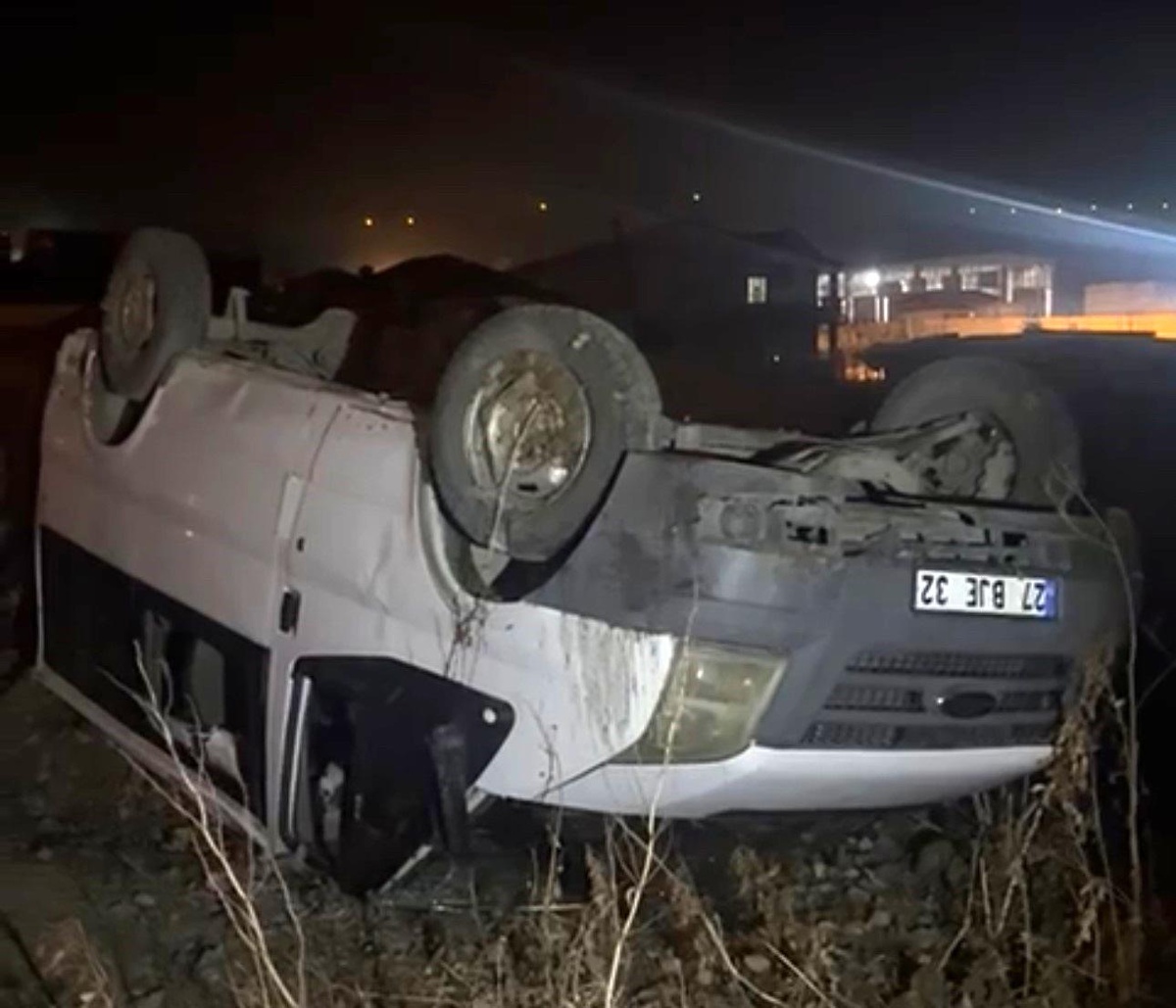 Yüksekova\'da Takla Atan Minibüste 7 Yaralı