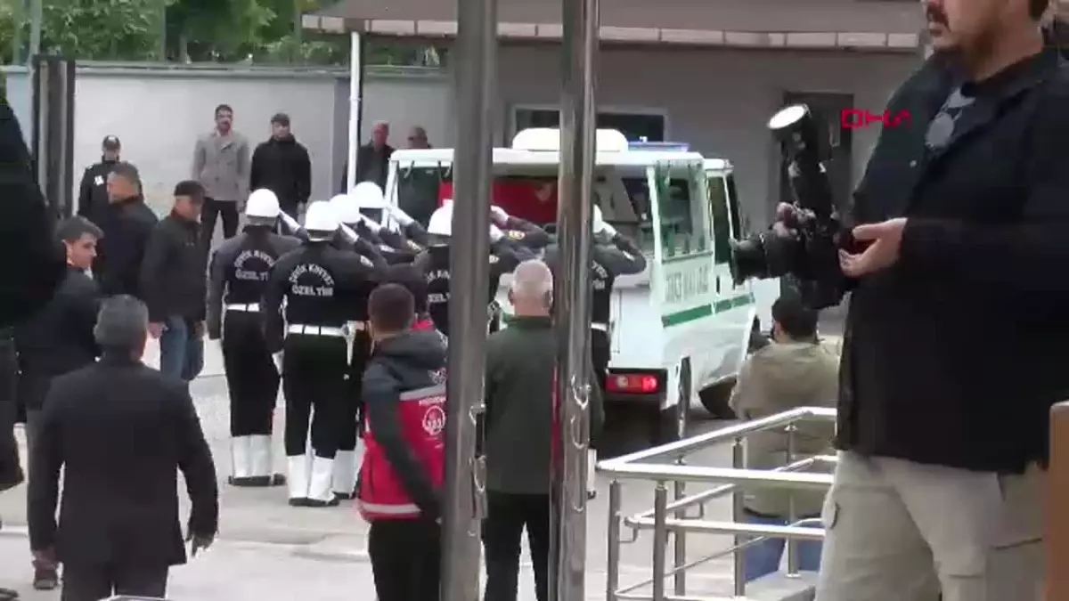 ADANA\'da uygulama noktasında otomobilin çarpması sonucu şehit olan polis memuru Mustafa Akgül için tören düzenlendi