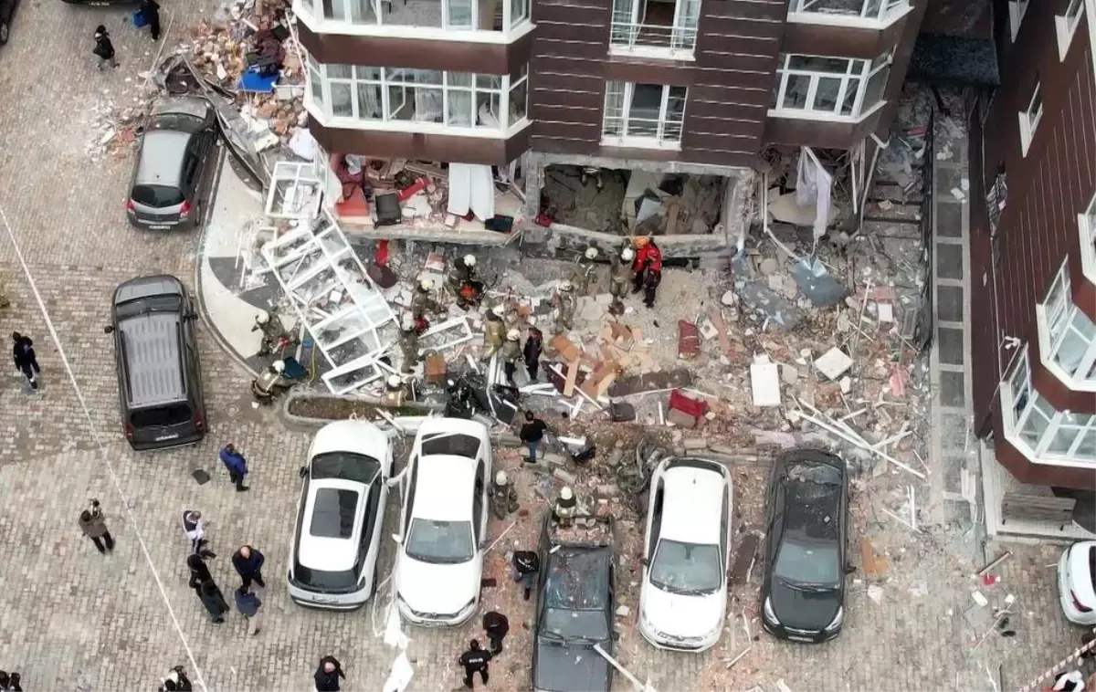 Beylikdüzü\'nde Patlama: 6 Yaralı, 1 Kişi Mahsur