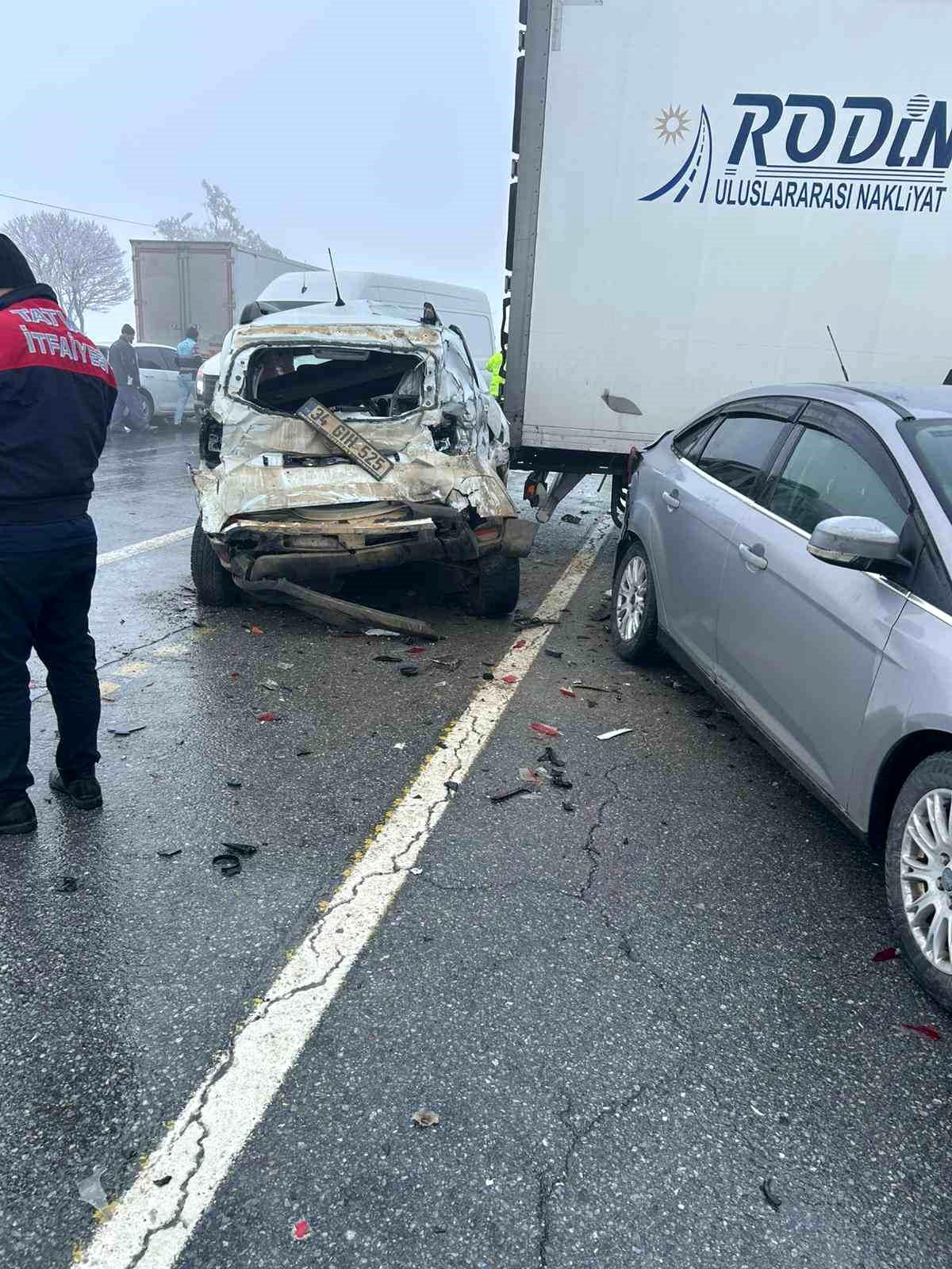 Tatvan\'da Zincirleme Kaza: 31 Yaralı