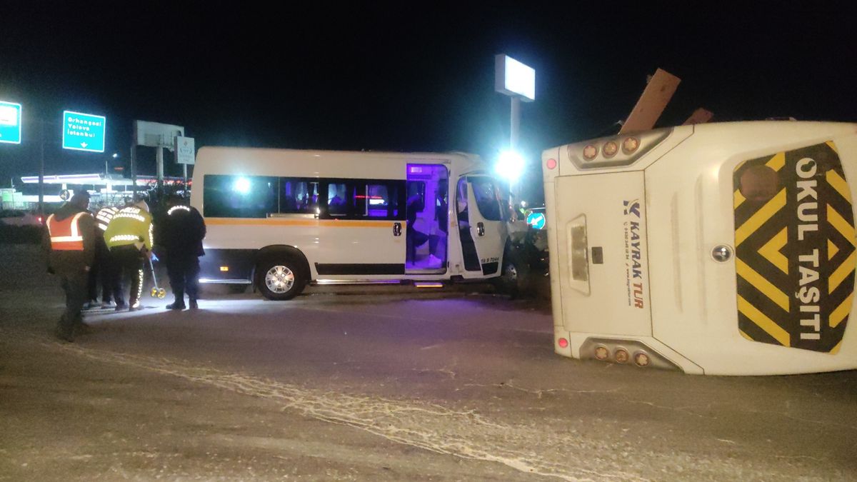 Orhangazi\'de İşçi Servislerinin Çarpışması: 20 Yaralı