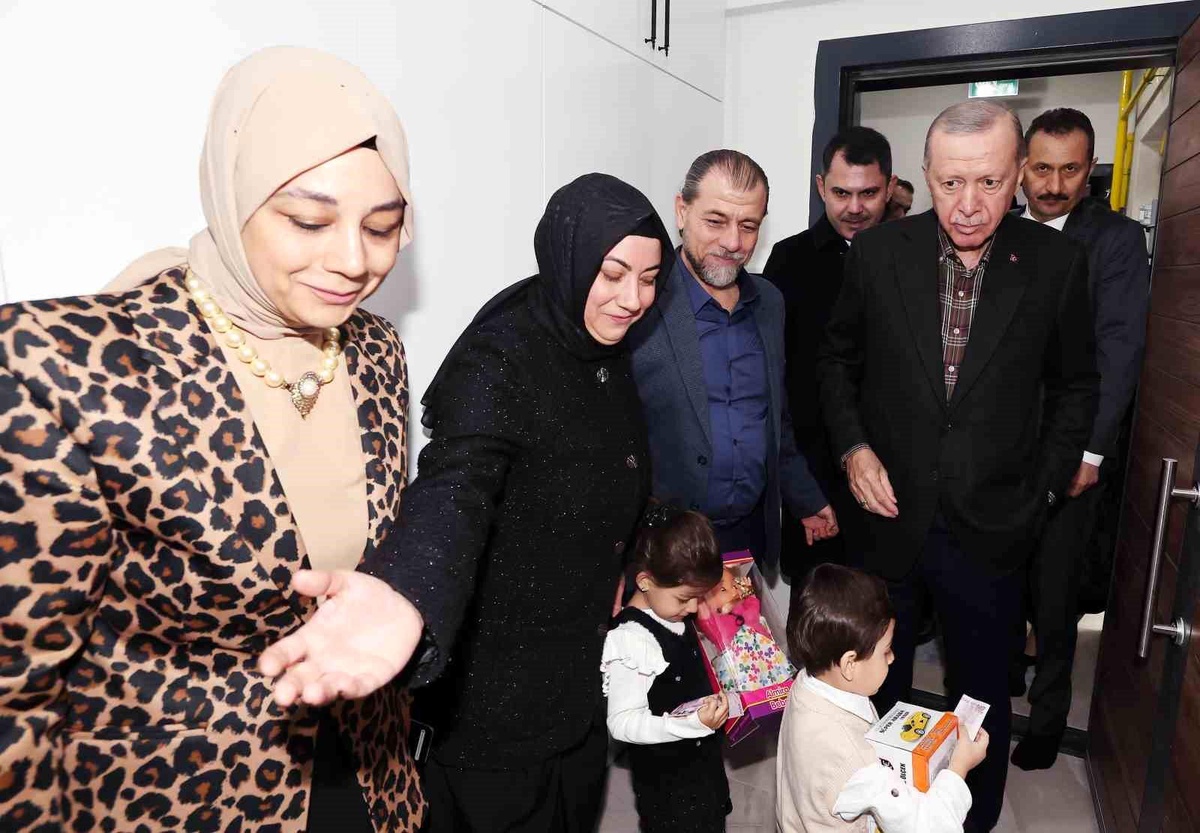 Erdoğan Depremzedeleri Ziyaret Etti