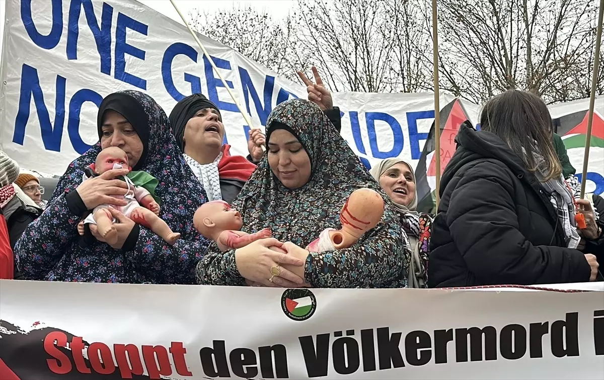 Berlin\'de İsrail Saldırılarına Protesto