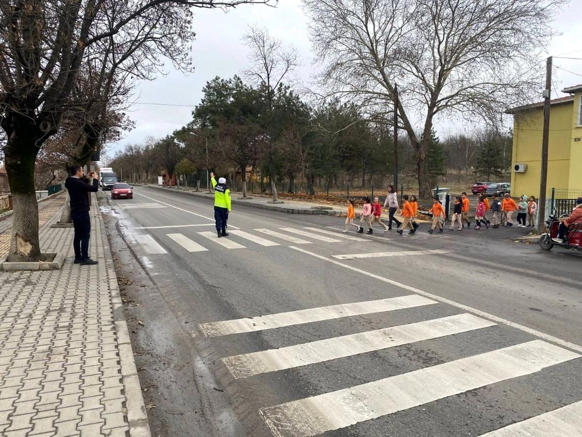 Jandarma Öğrencilere Trafik Eğitimi Verdi