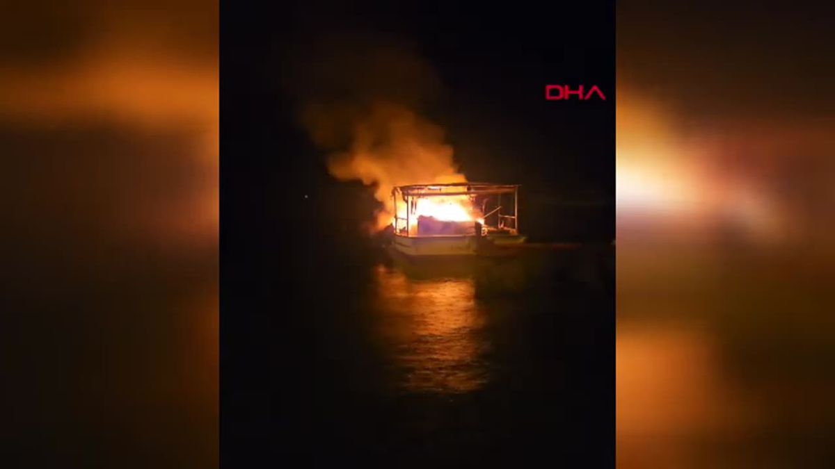 Muğla\'da Balıkçı Teknesi Yangında Kullanılamaz Hale Geldi