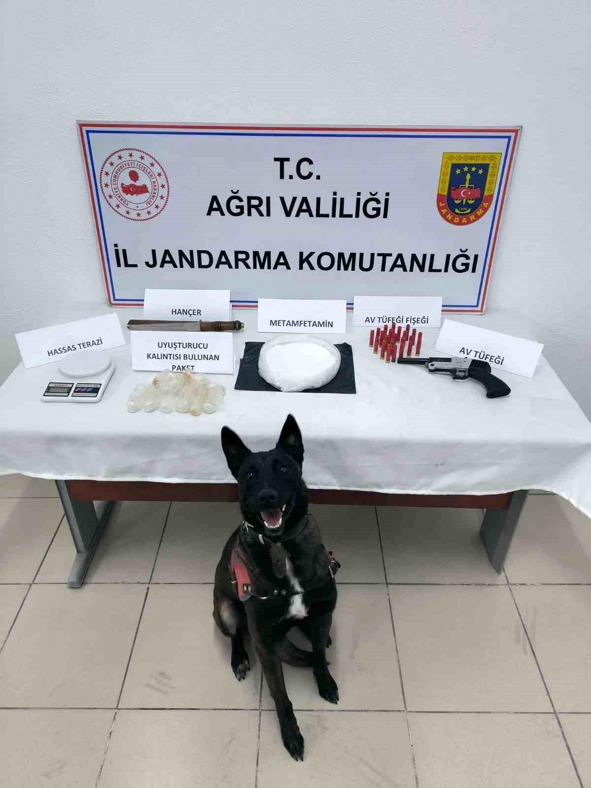 Doğubayazıt\'ta Uyuşturucu ve Silah Ele Geçirildi