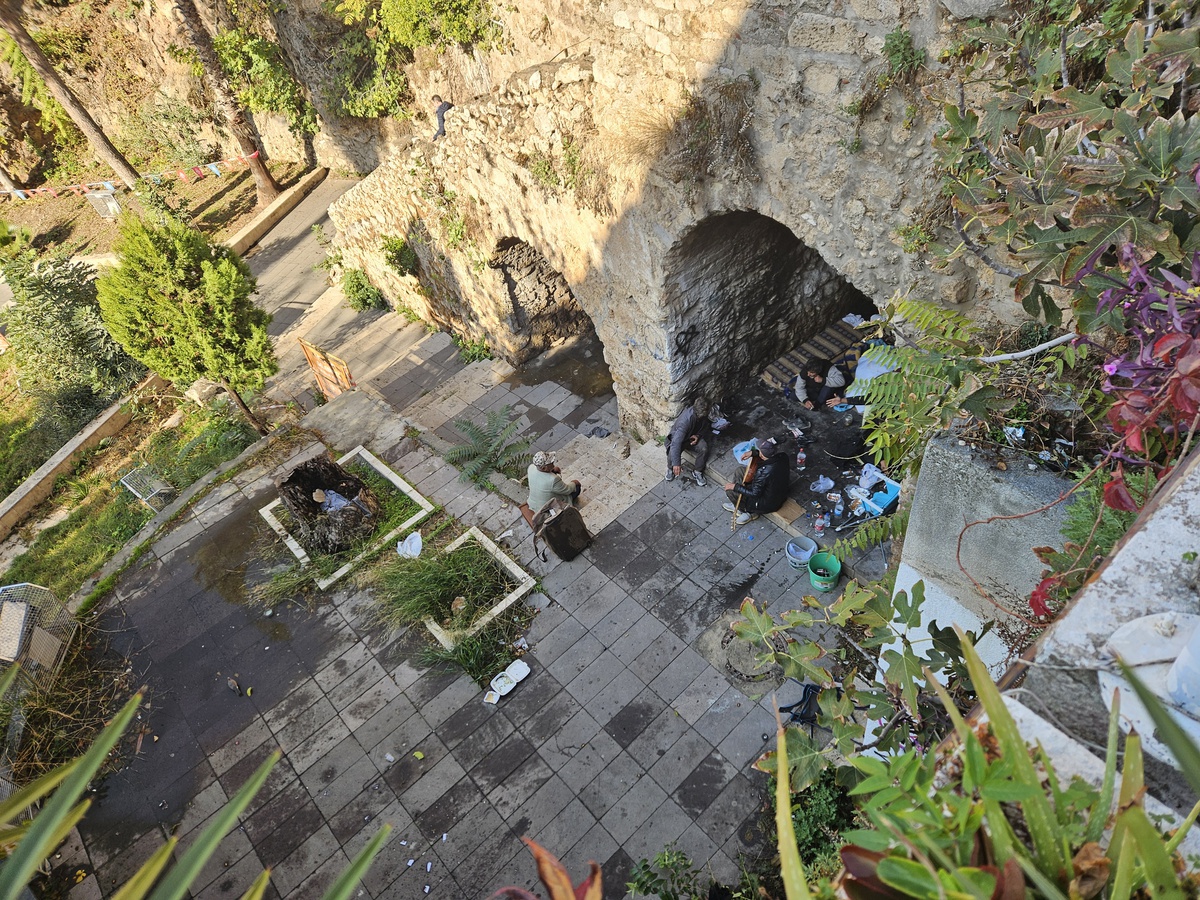 Antalya\'nın Tarihi Kırk Merdiveni Evsizler ve Alkoliklerin Mekanı Oldu