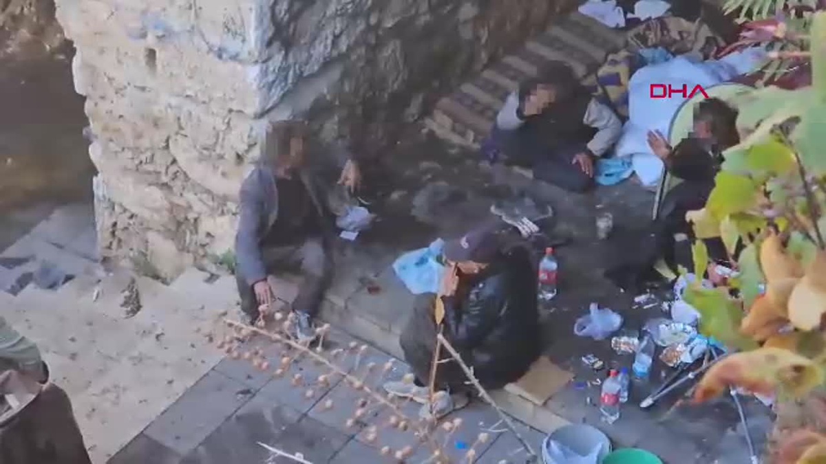 Antalya\'da Tarihi Kırk Merdiven Evsizlerin Mekanı Oldu
