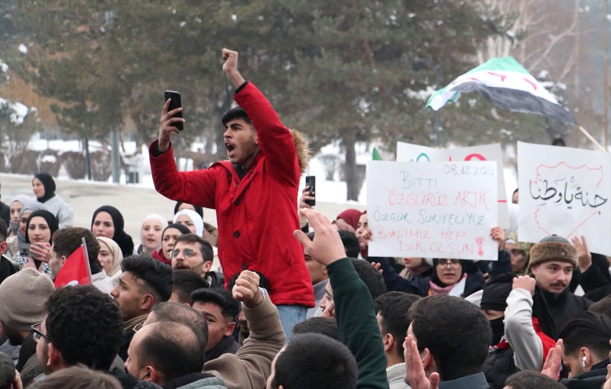Erzurum\'da Suriyeliler, Baas Rejiminin Çöküşünü Kutladı