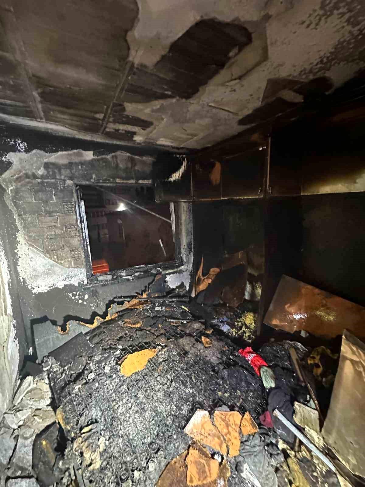 Aydın\'da Elektrik Kontağından Yangın: 2 Kişi Hastaneye Kaldırıldı