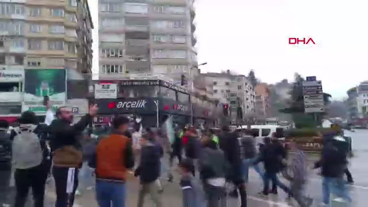 Bursa\'daki Suriyeliler, Şam\'daki Kontrol Değişikliğini Kutladı