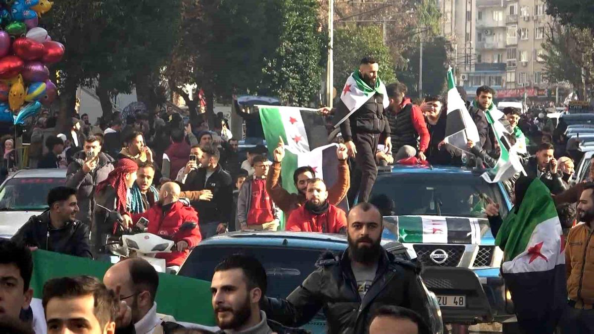 Bursa\'daki Suriyeliler sokaklara döküldü