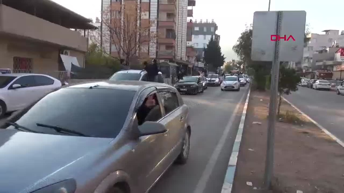 Suriyeliler Başkent Şam\'a Girmeyi Kutladı