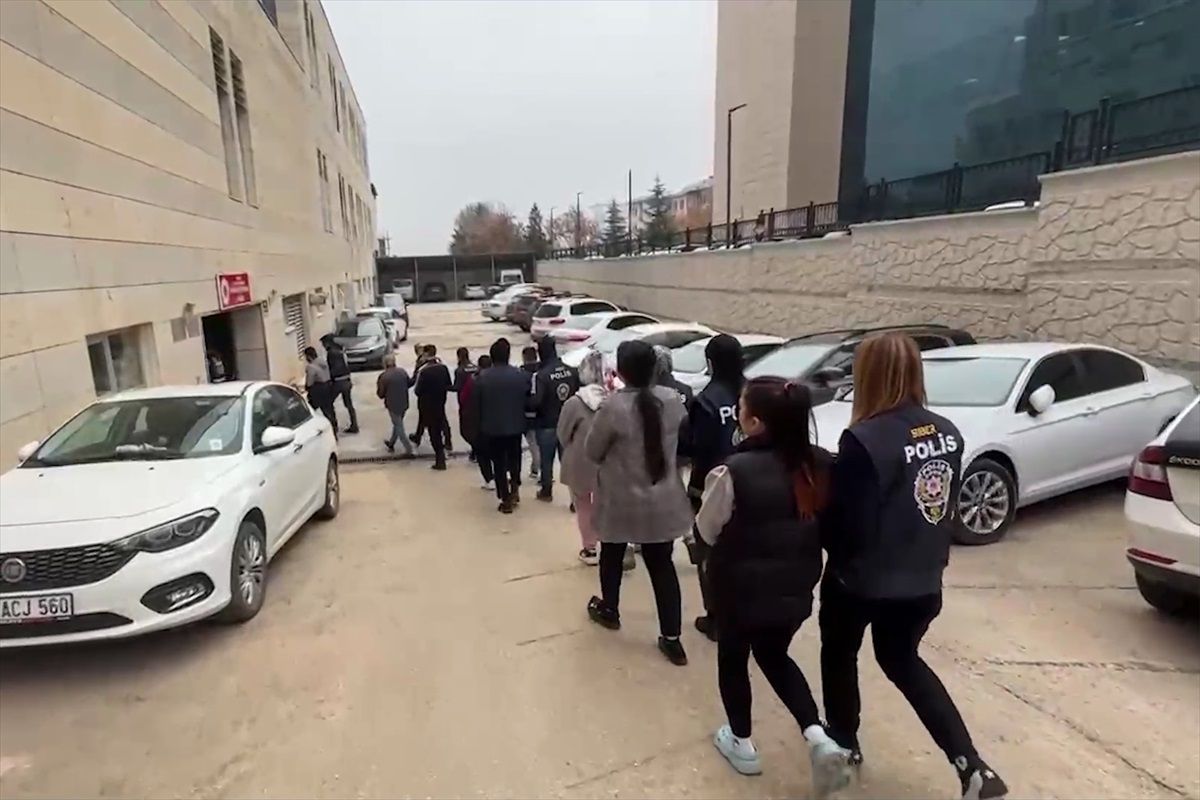 Elazığ\'da Dolandırıcılık Operasyonu: 5 Tutuklama