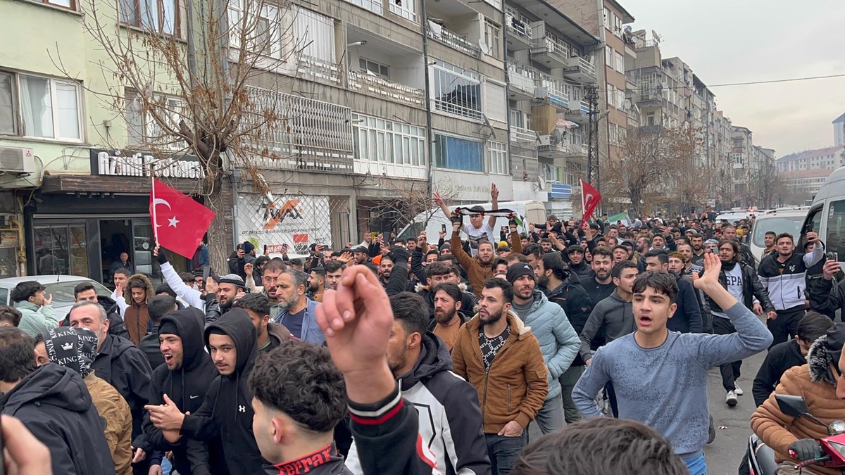 Kayseri\'de Suriyeliler, Şam\'daki Gelişmeleri Kutladı