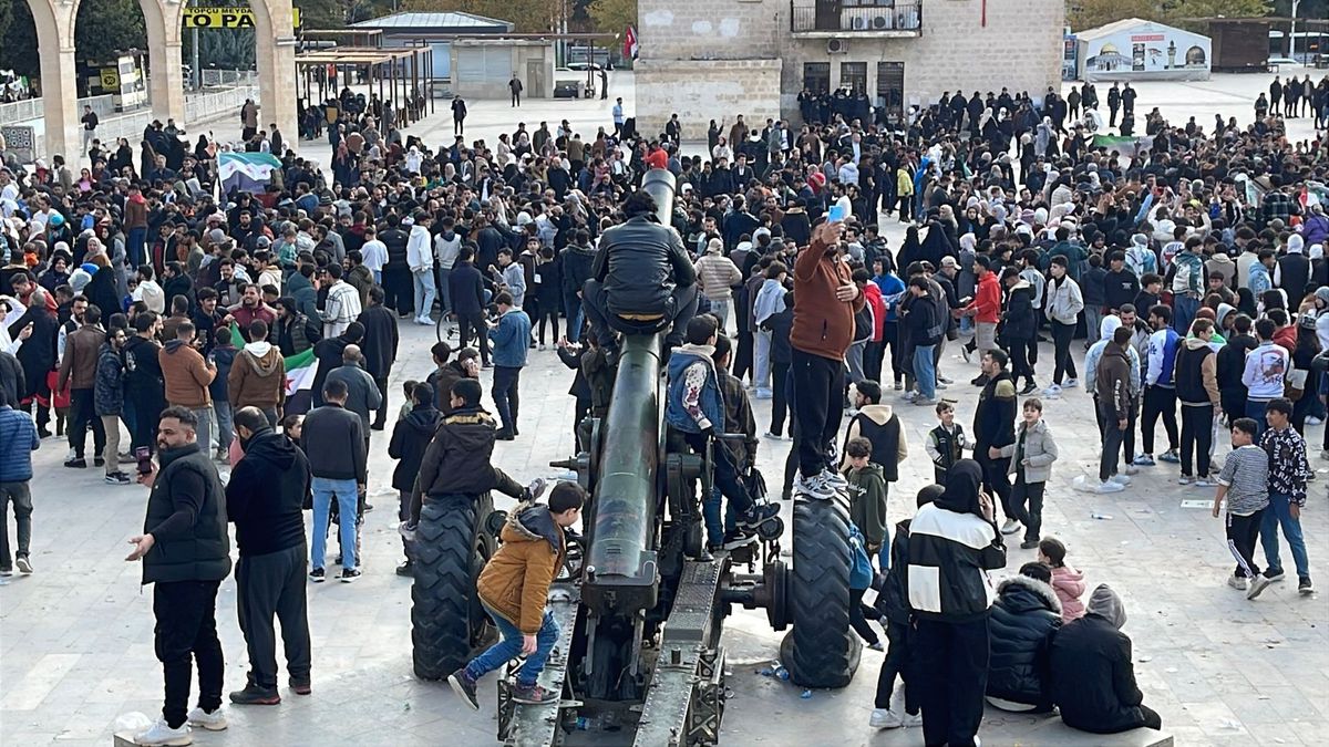 Şanlıurfa\'da Suriyelilerden Esad Yönetimine Kutlama
