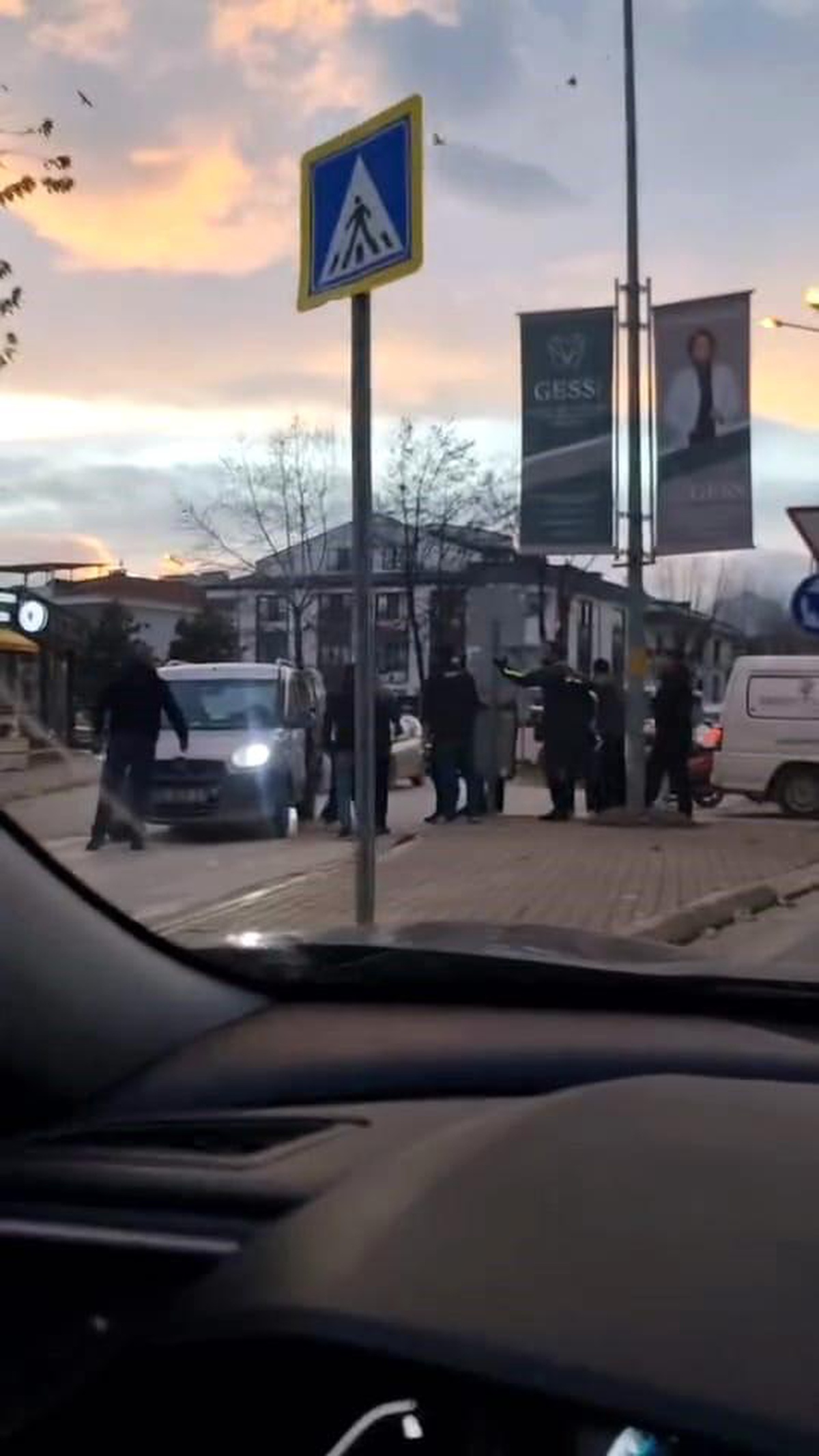 İnegöl\'de Yol Verme Kavgası Kamerada