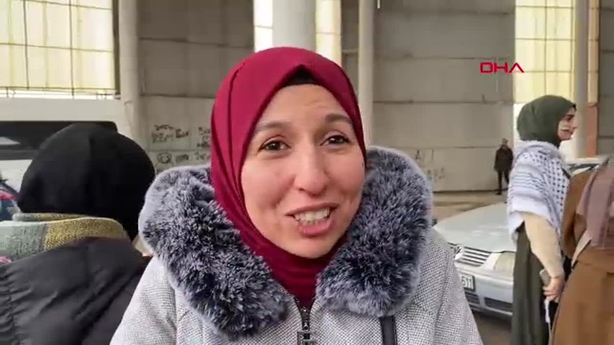 Karabük\'te Suriyeliler, Şam\'daki Kontrol Değişikliğini Kutladı