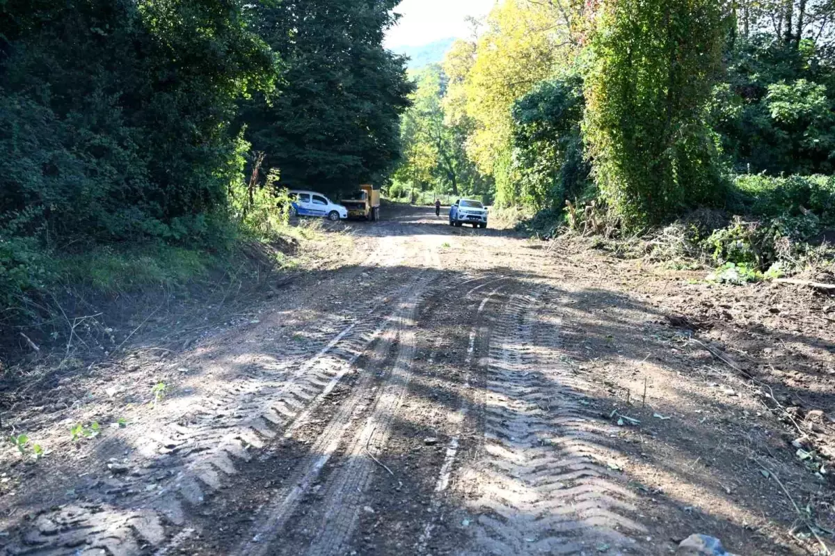 Karacabey Belediyesi\'nden Yeniköy\'de Yeni Yol Projesi